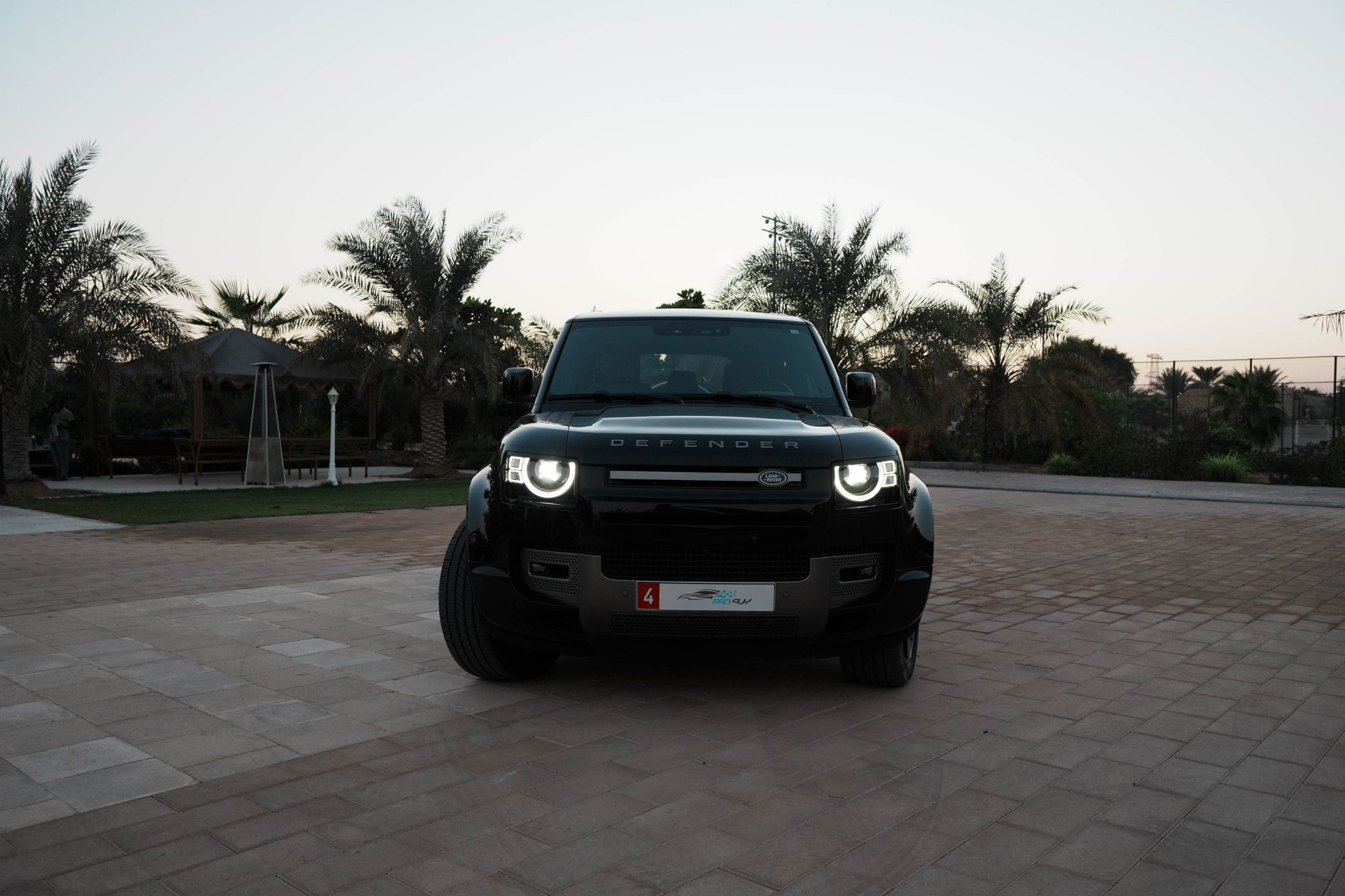 Land Rover Defender 2025